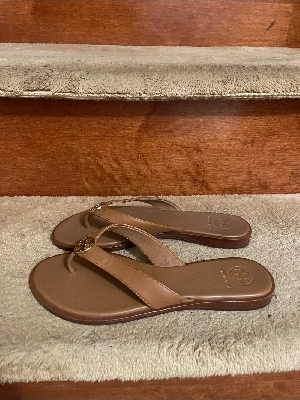 Authentic Tory Burch Tan Leather Thong Sandals with Gold Logo Like New